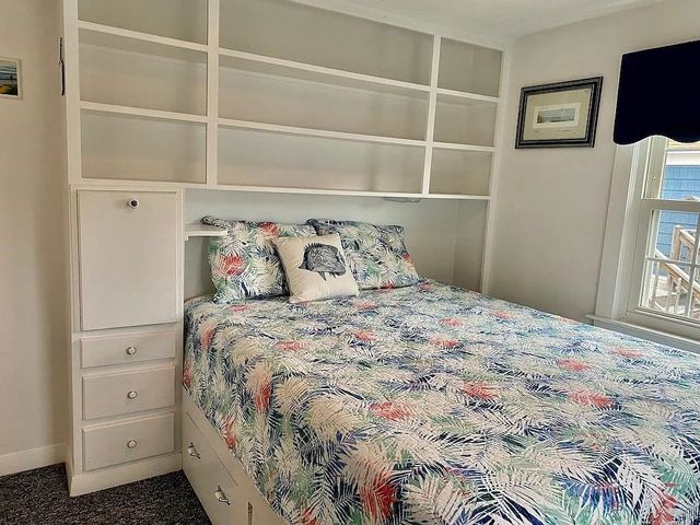 34 Ellery Avenue, Middletown, RI 02842