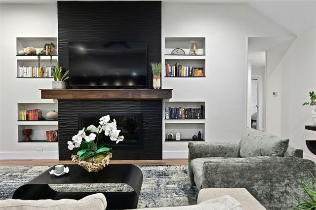 1901 Glencliff DR, Austin, TX 78704