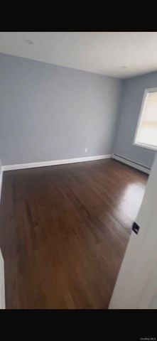 27 Brook Avenue, Bay Shore, NY 11706