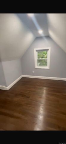 27 Brook Avenue, Bay Shore, NY 11706