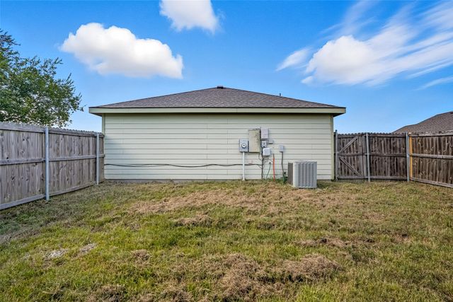 1715 Manor Garden, Greenville, TX 75401