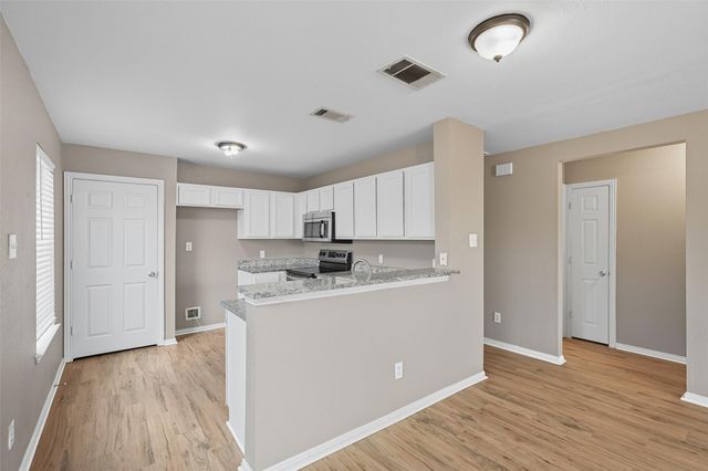 1715 Manor Garden, Greenville, TX 75401