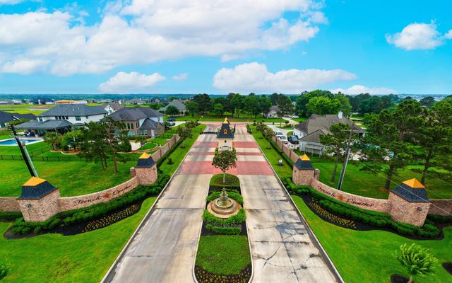 10863 Bourbon Street, Willis, TX 77318
