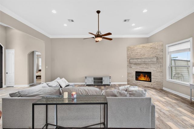 10863 Bourbon Street, Willis, TX 77318
