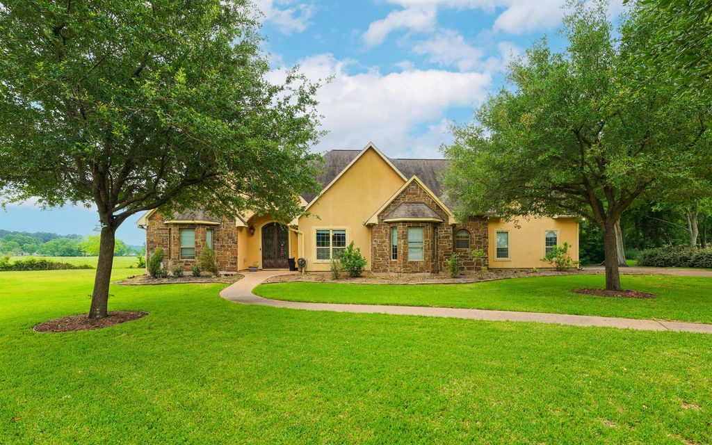 10863 Bourbon Street, Willis, TX 77318
