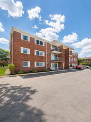 4420 W 111th Street 104, Oak Lawn, IL 60453