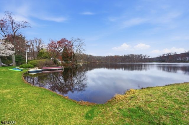 11 N Pocono Rd, Mountain Lakes Boro, NJ 07046