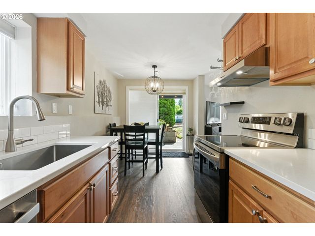 47 EAGLE CREST Dr 53, Lake Oswego, OR 97035