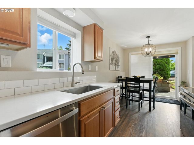 47 EAGLE CREST Dr 53, Lake Oswego, OR 97035