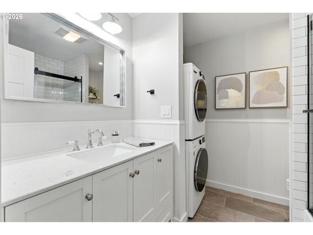 47 EAGLE CREST Dr 53, Lake Oswego, OR 97035