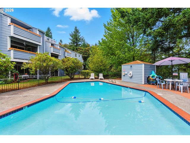 47 EAGLE CREST Dr 53, Lake Oswego, OR 97035