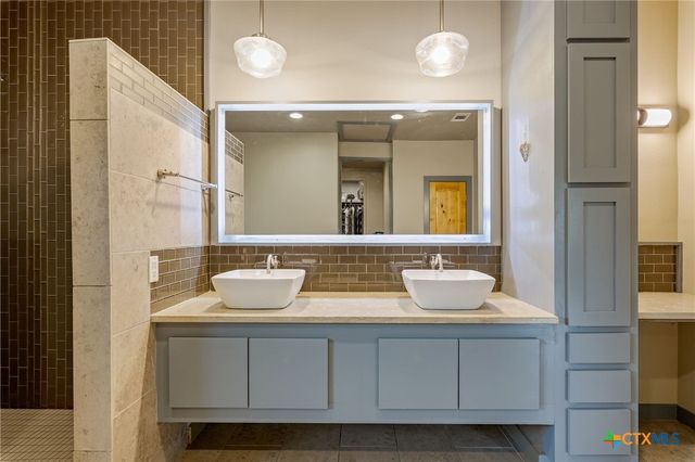 10104 Vassar Road, Jonestown, TX 78645