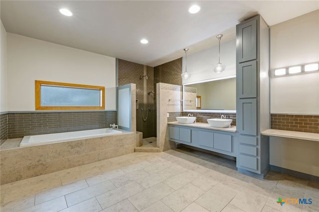 10104 Vassar Road, Jonestown, TX 78645