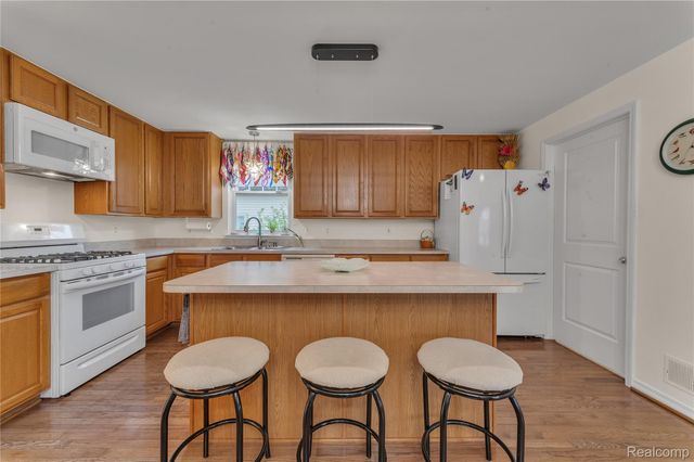 26738 Canterbury Circle, Huron Charter Township, MI 48164