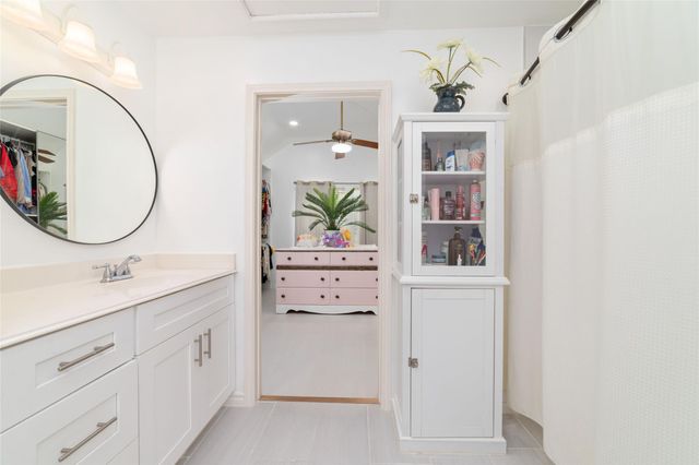 3430 Shadowwalk Drive, Houston, TX 77082