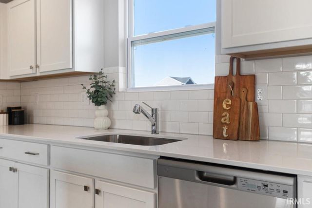 806 N Somerfield Drive, Lakeville, IN 46536