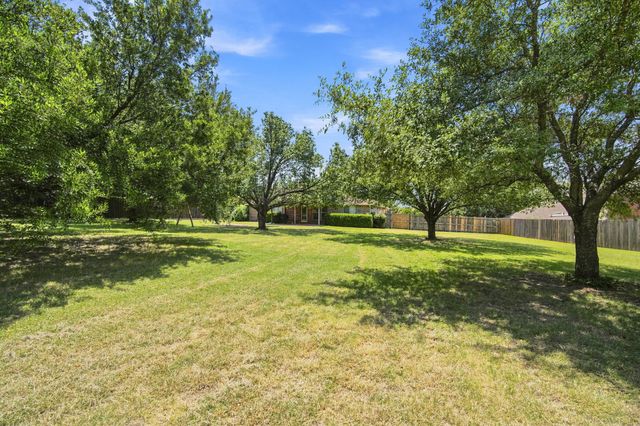 1121 The Meadows Parkway, Desoto, TX 75115