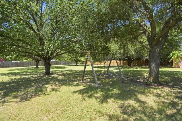 1121 The Meadows Parkway, Desoto, TX 75115