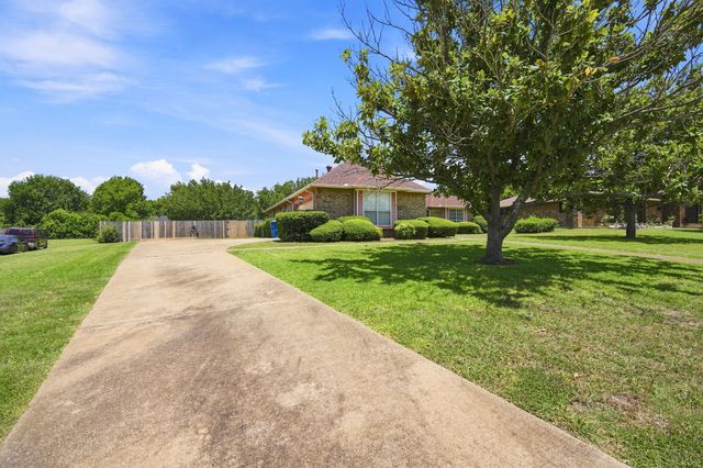 1121 The Meadows Parkway, Desoto, TX 75115