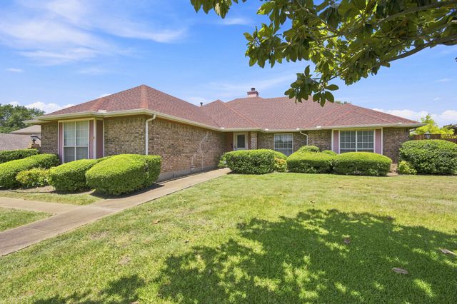 1121 The Meadows Parkway, Desoto, TX 75115