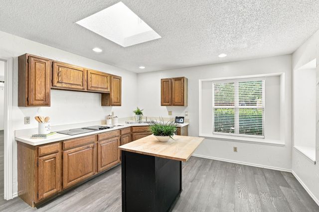 1121 The Meadows Parkway, Desoto, TX 75115