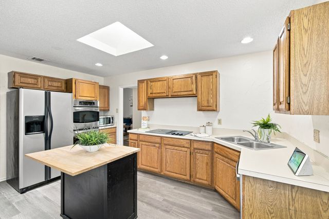 1121 The Meadows Parkway, Desoto, TX 75115