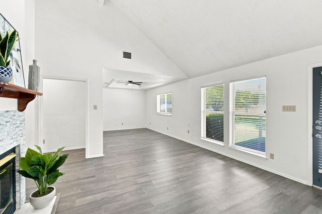 1121 The Meadows Parkway, Desoto, TX 75115