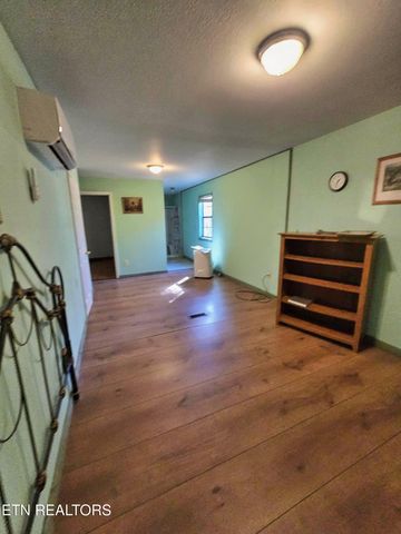 127 Lark Lane, Lafollette, TN 37766