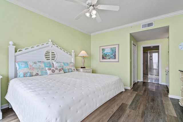 8499 Gulf Boulevard APT 303, Navarre, FL 32566