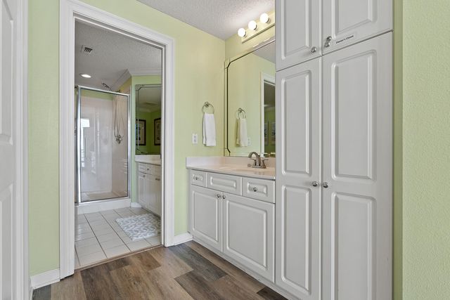 8499 Gulf Boulevard APT 303, Navarre, FL 32566