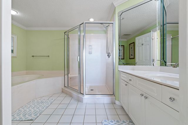 8499 Gulf Boulevard APT 303, Navarre, FL 32566