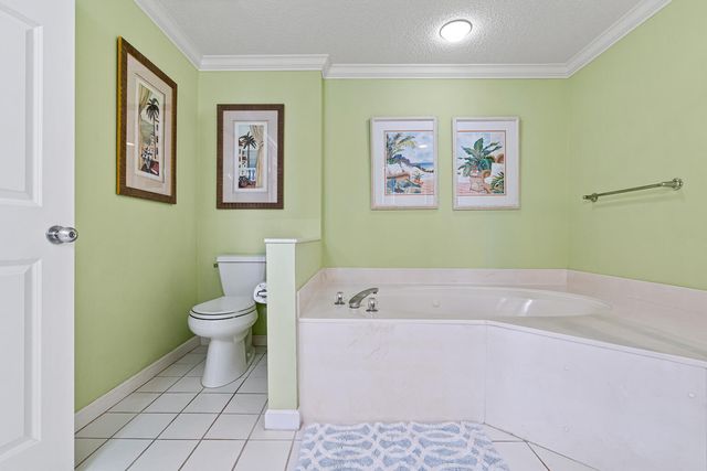 8499 Gulf Boulevard APT 303, Navarre, FL 32566