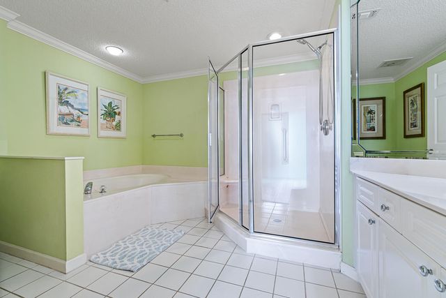 8499 Gulf Boulevard APT 303, Navarre, FL 32566