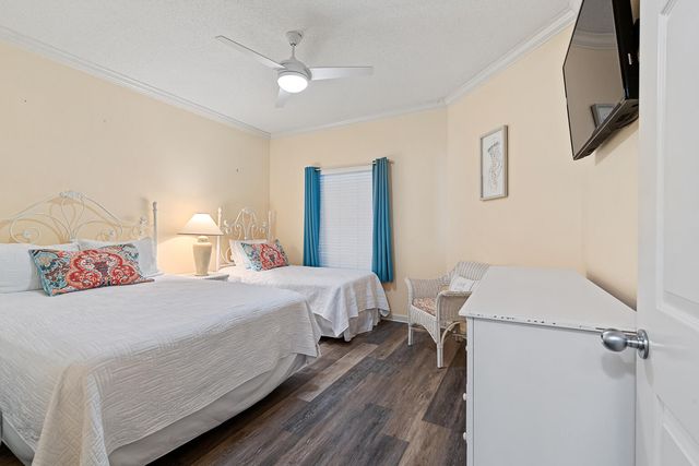 8499 Gulf Boulevard APT 303, Navarre, FL 32566