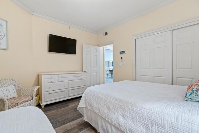 8499 Gulf Boulevard APT 303, Navarre, FL 32566