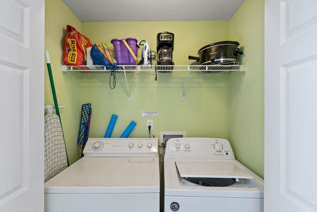 8499 Gulf Boulevard APT 303, Navarre, FL 32566