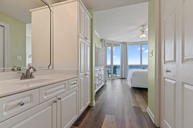 8499 Gulf Boulevard APT 303, Navarre, FL 32566