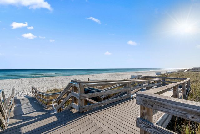 8499 Gulf Boulevard APT 303, Navarre, FL 32566