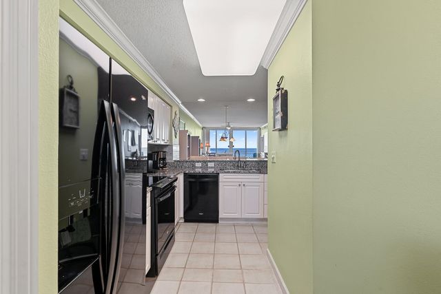 8499 Gulf Boulevard APT 303, Navarre, FL 32566