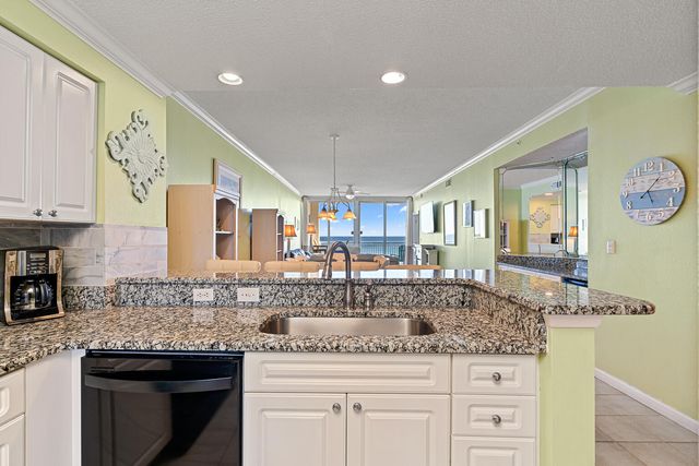 8499 Gulf Boulevard APT 303, Navarre, FL 32566