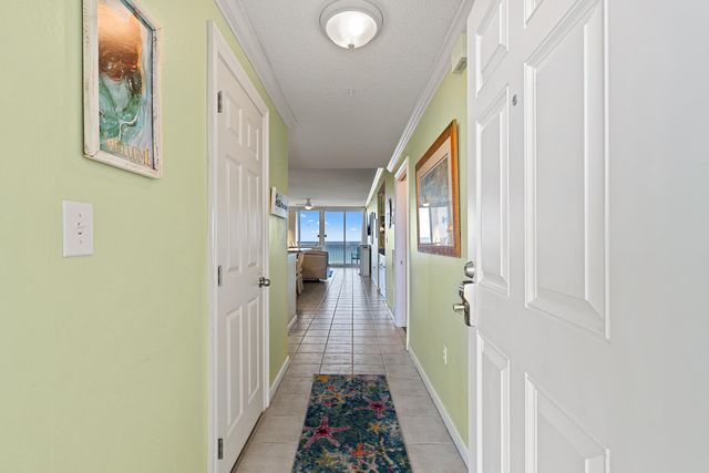 8499 Gulf Boulevard APT 303, Navarre, FL 32566