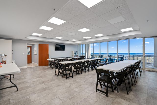 8499 Gulf Boulevard APT 303, Navarre, FL 32566