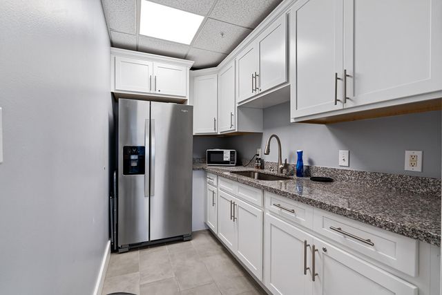 8499 Gulf Boulevard APT 303, Navarre, FL 32566