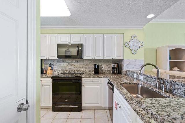 8499 Gulf Boulevard APT 303, Navarre, FL 32566