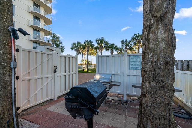 8499 Gulf Boulevard APT 303, Navarre, FL 32566