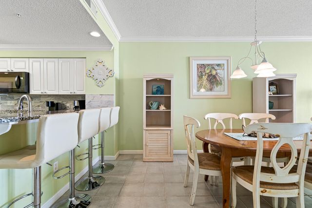 8499 Gulf Boulevard APT 303, Navarre, FL 32566