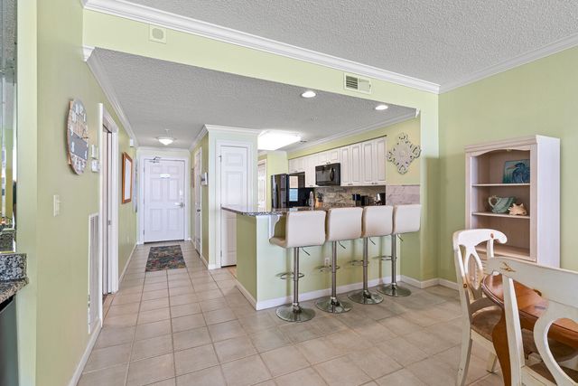 8499 Gulf Boulevard APT 303, Navarre, FL 32566