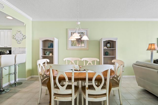 8499 Gulf Boulevard APT 303, Navarre, FL 32566