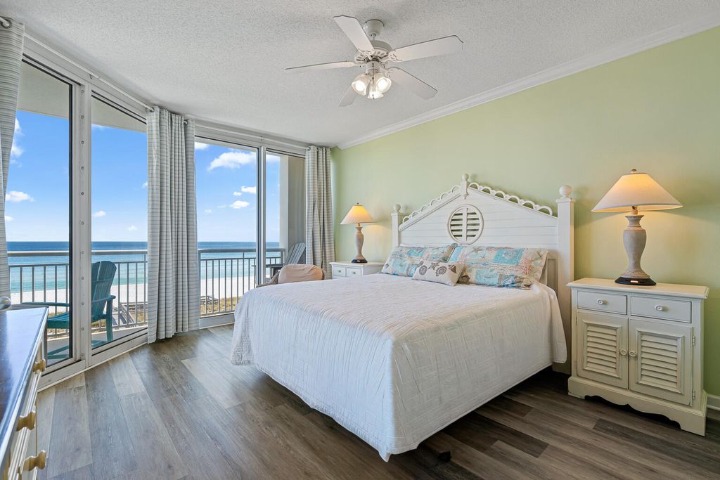 8499 Gulf Boulevard APT 303, Navarre, FL 32566