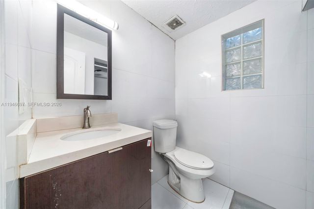 1726 Roosevelt St, Hollywood, FL 33020